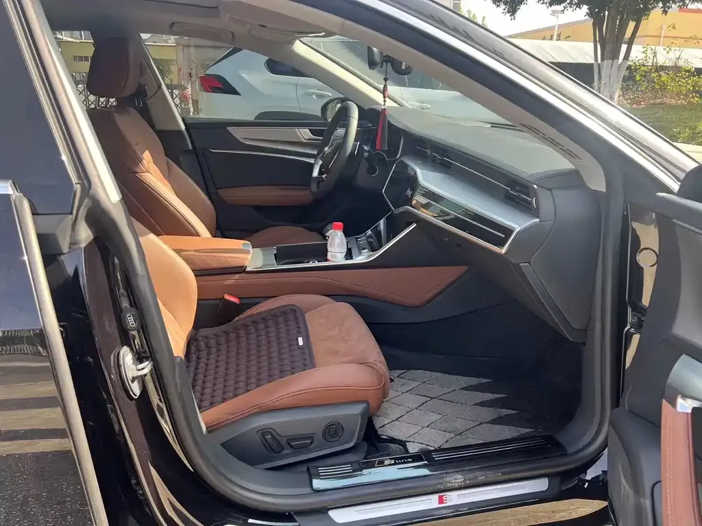 Audi A7L 2024 из CN, фото 5