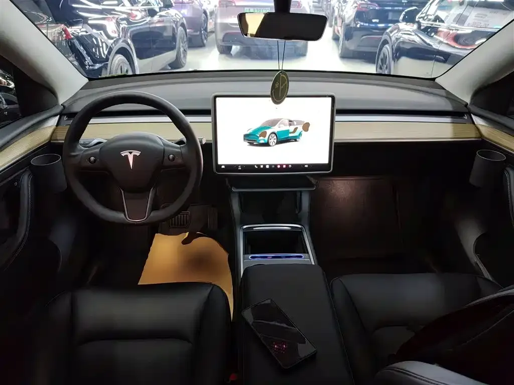 Tesla Model Y — фото 10