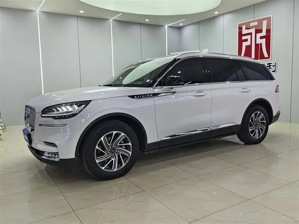 Lincoln Aviator 2023 из CN, фото 1