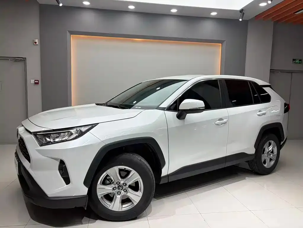Toyota RAV4 2024 из CN, фото 1