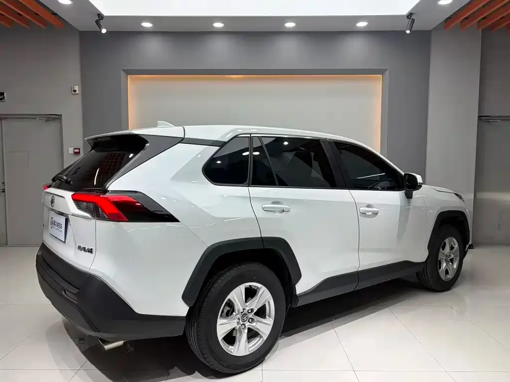 Toyota RAV4 2024 из CN, фото 4