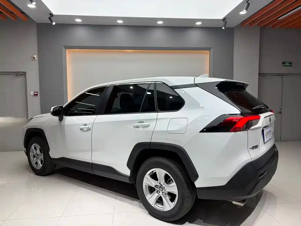 Toyota RAV4 2024 из CN, фото 6