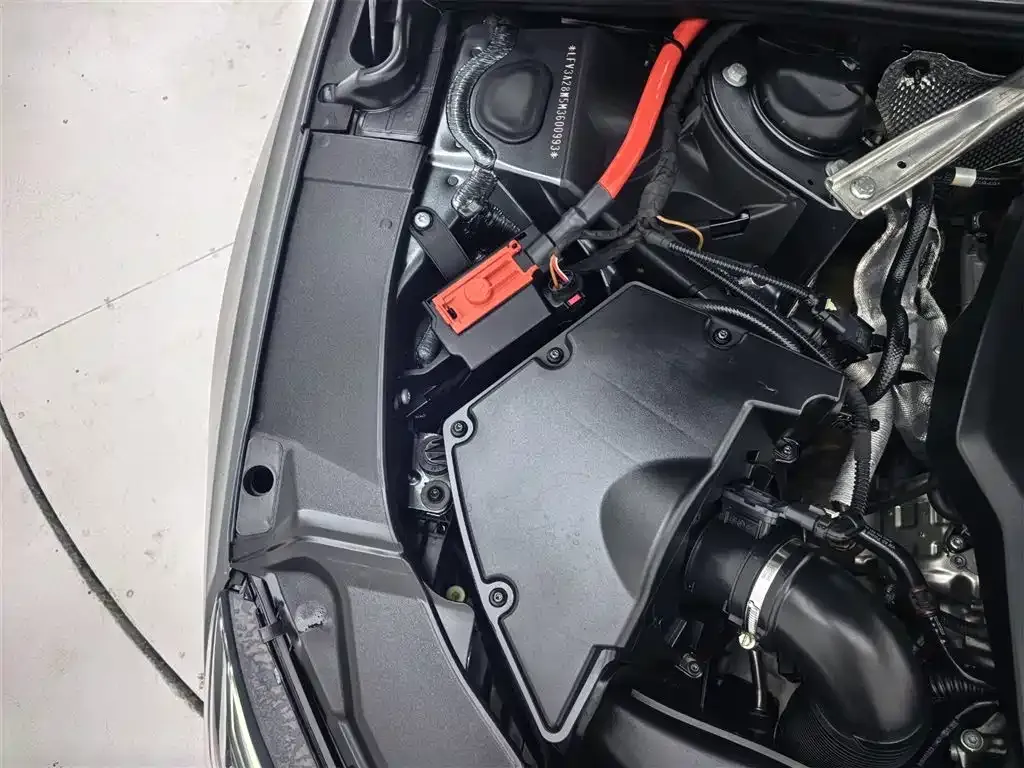 Audi A4L 2021 из CN, фото 10