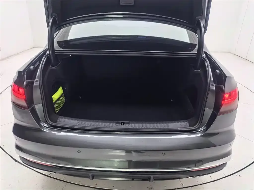 Audi A4L 2021 из CN, фото 6