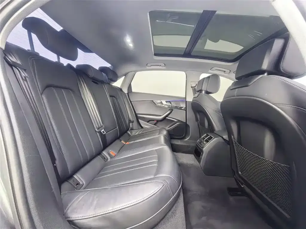 Audi A4L 2021 из CN, фото 8
