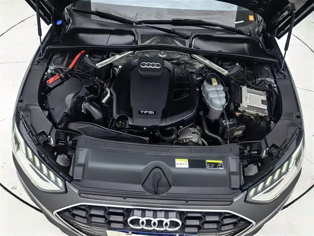 Audi A4L 2021 из CN, фото 9