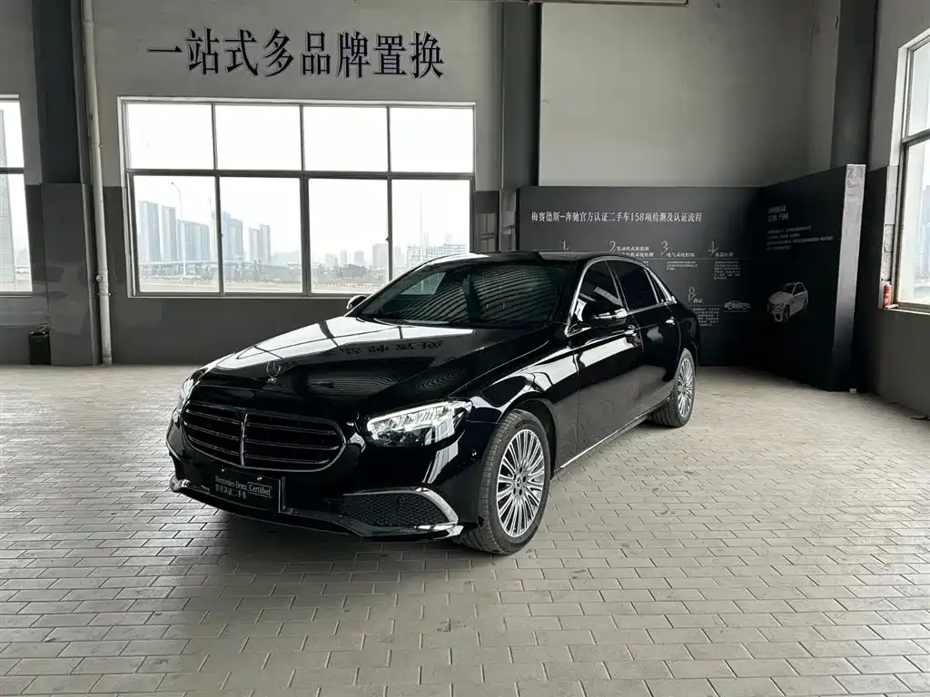 Mercedes-Benz E-Class — фото 1