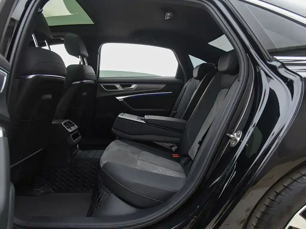 Audi A6L 2023 из CN, фото 7