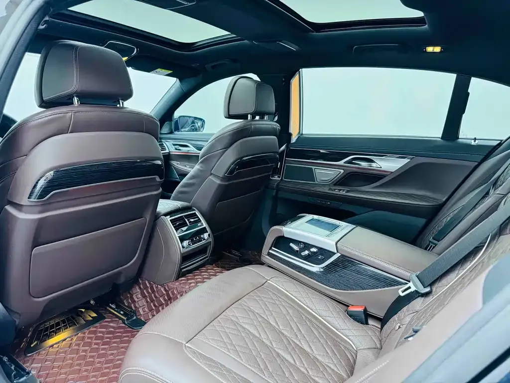 BMW 7 Series 2022 из CN, фото 8