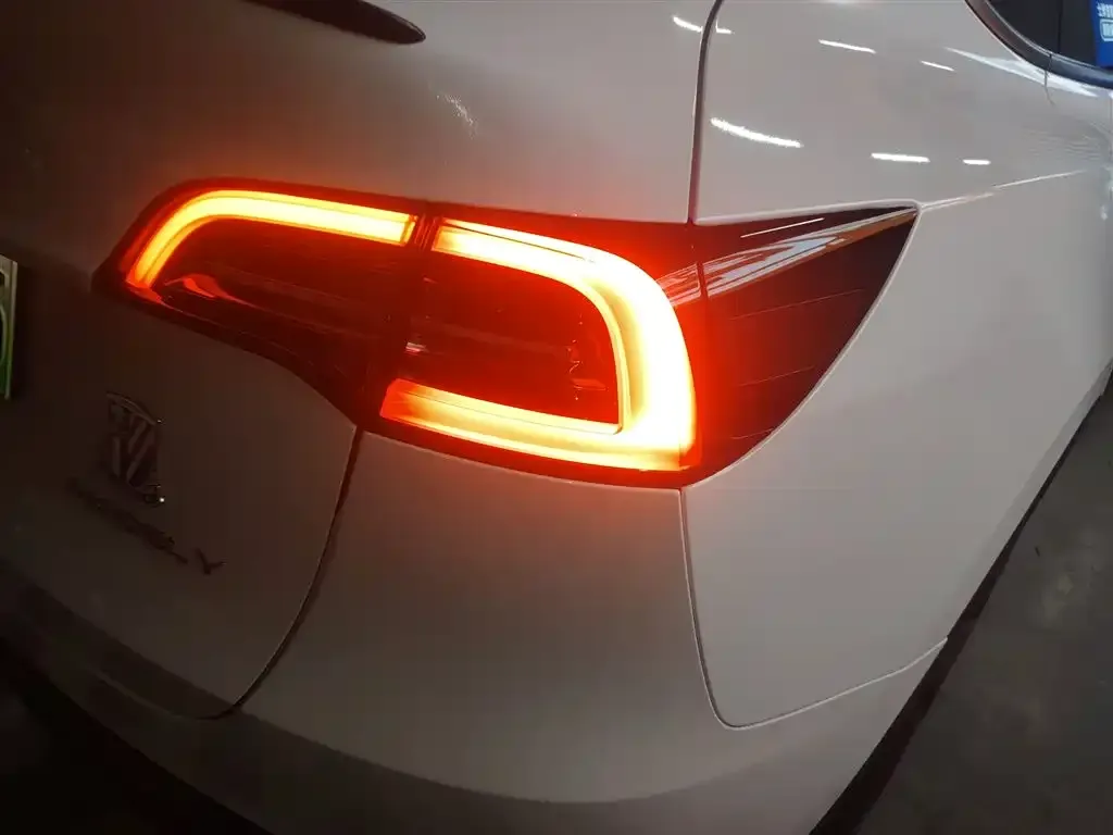 Tesla Model Y 2023 из CN, фото 8