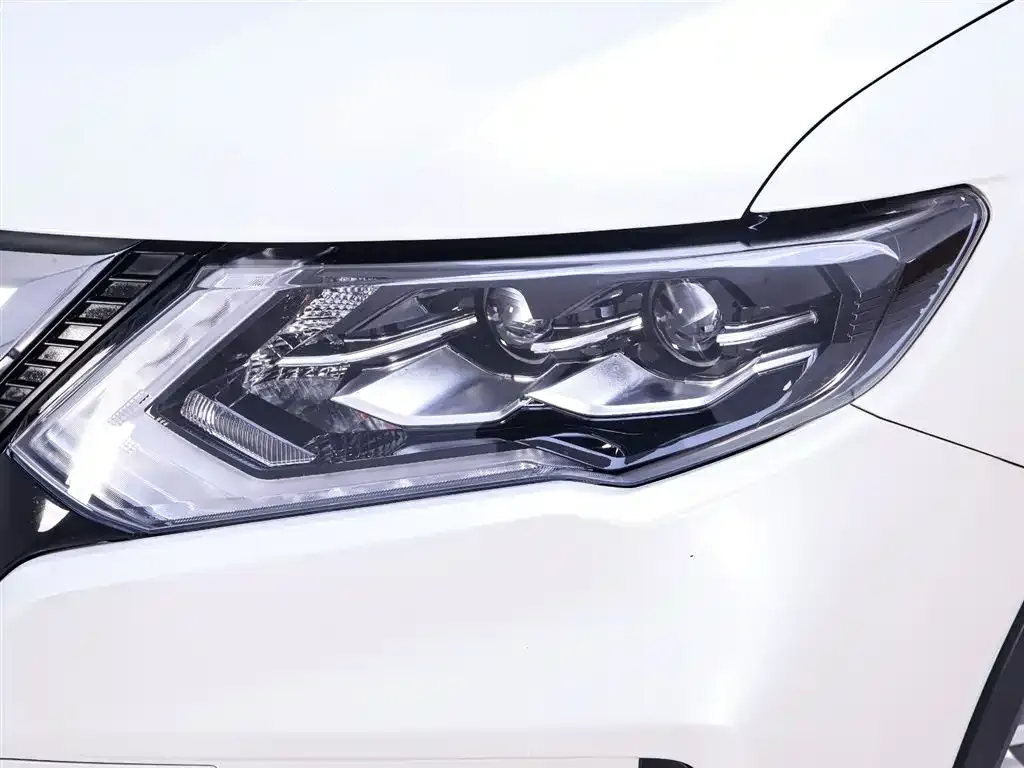 Nissan X-Trail — фото 4