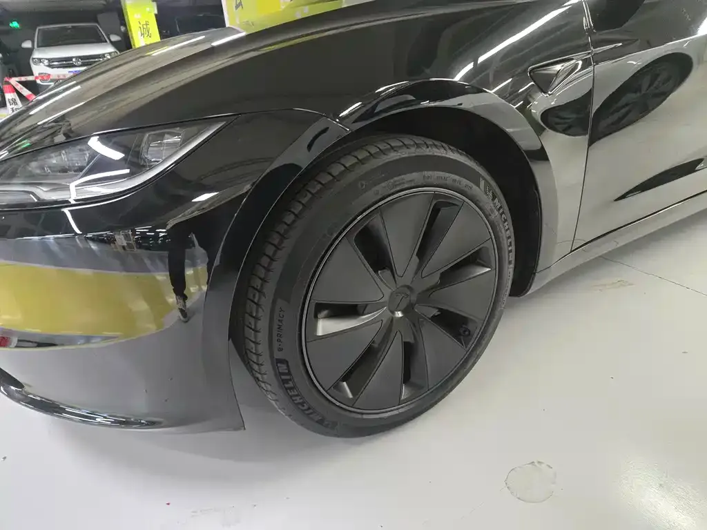 Tesla Model 3 — фото 4