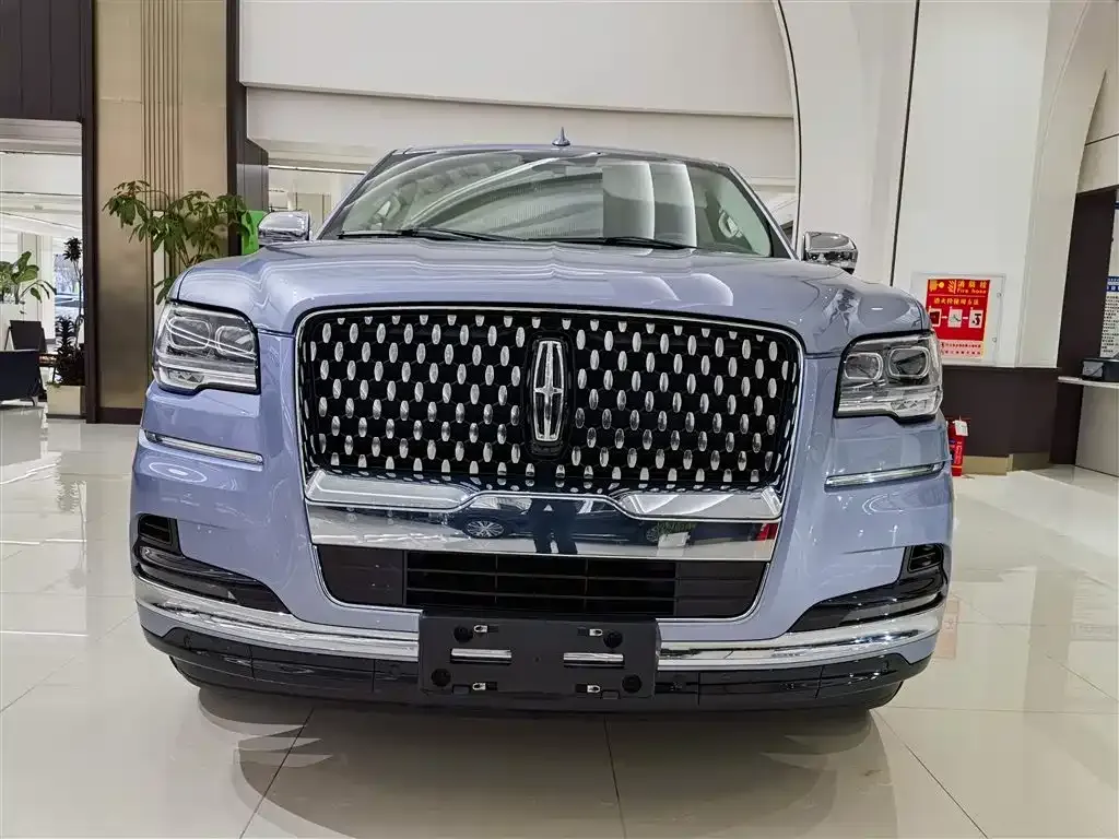 Lincoln Navigator 2023 из CN, фото 2