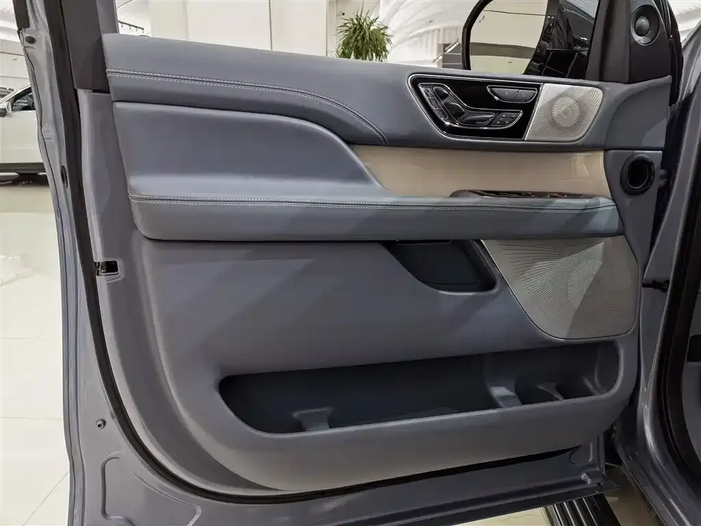 Lincoln Navigator 2023 из CN, фото 8