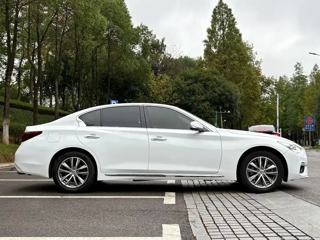 Infiniti Q50L 2021 из CN, фото 7