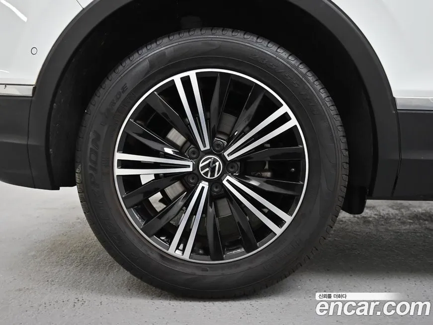 Volkswagen Tiguan — фото 5