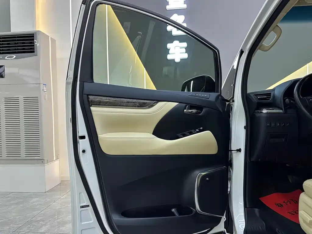 Toyota Alphard 2022 из CN, фото 9