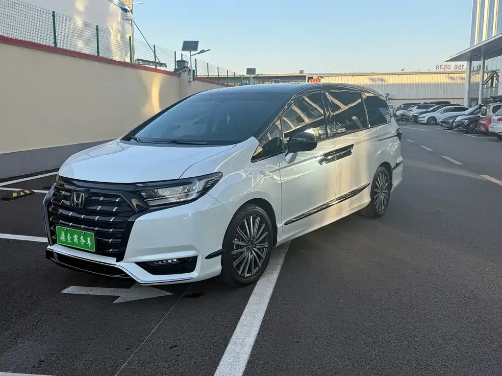 Honda Elysion 2023 из CN, фото 3