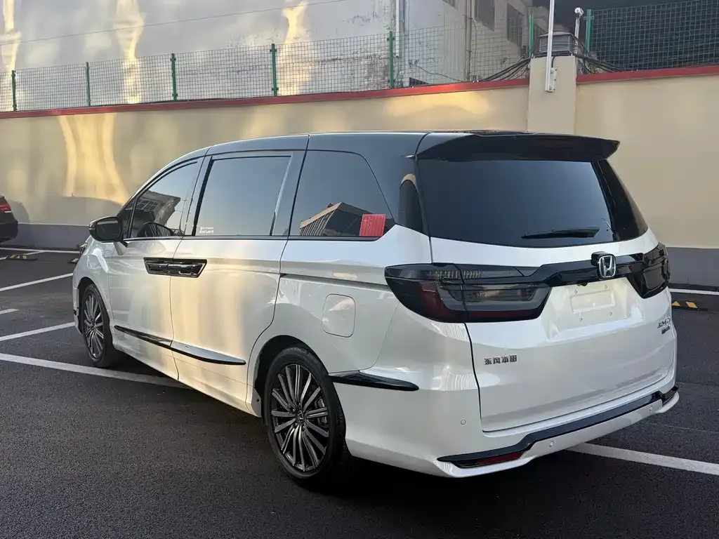 Honda Elysion 2023 из CN, фото 4