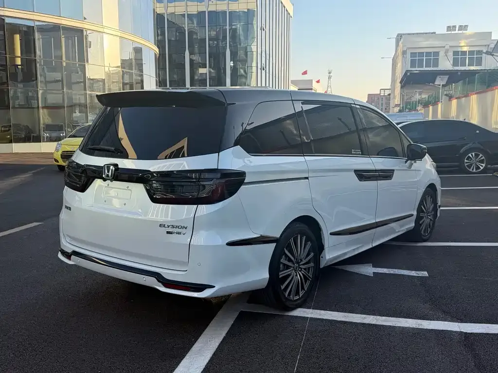 Honda Elysion 2023 из CN, фото 6