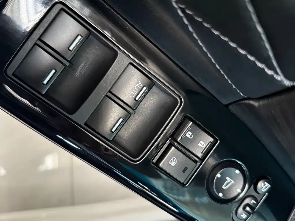 Honda Elysion 2023 из CN, фото 8