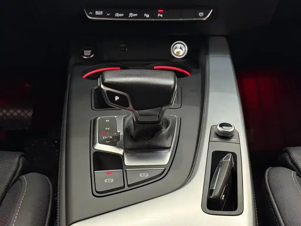 Audi A4L 2023 из CN, фото 10