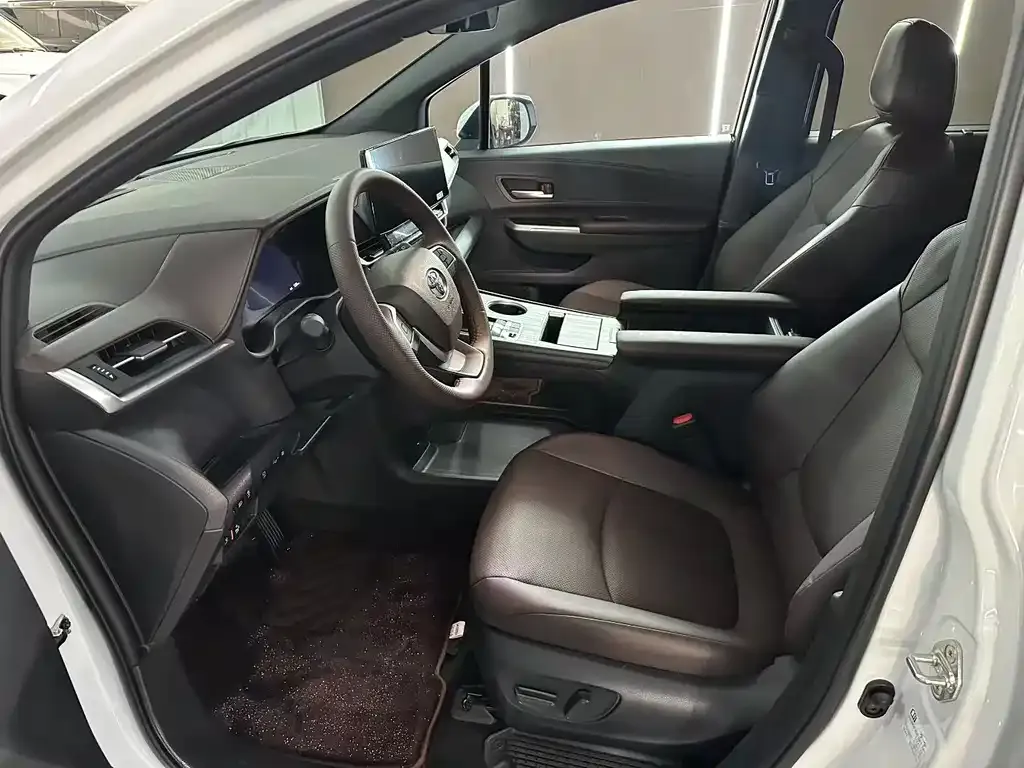 Toyota Granvia 2025 из CN, фото 4