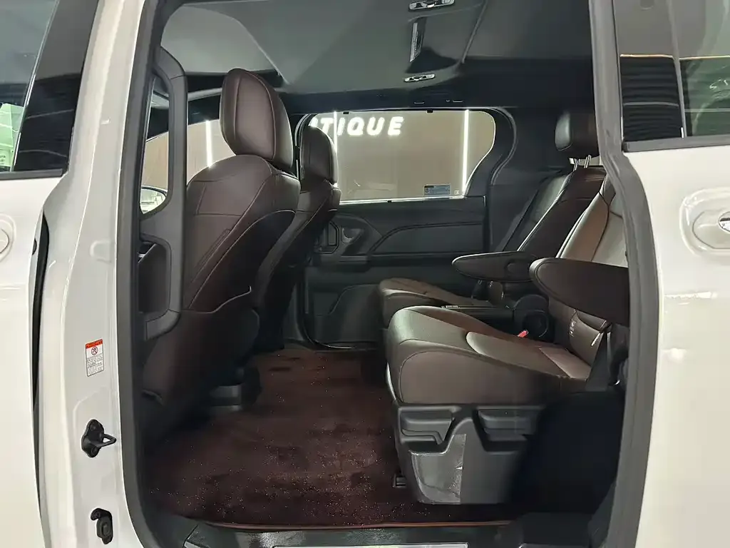 Toyota Granvia 2025 из CN, фото 5