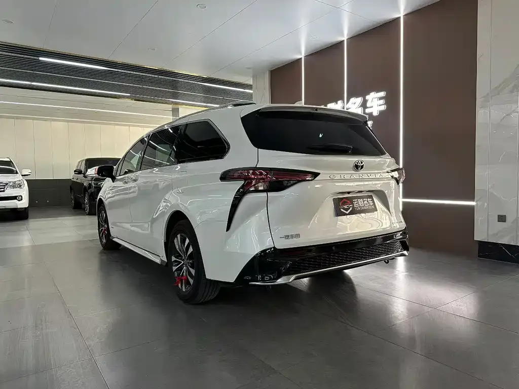Toyota Granvia 2025 из CN, фото 7