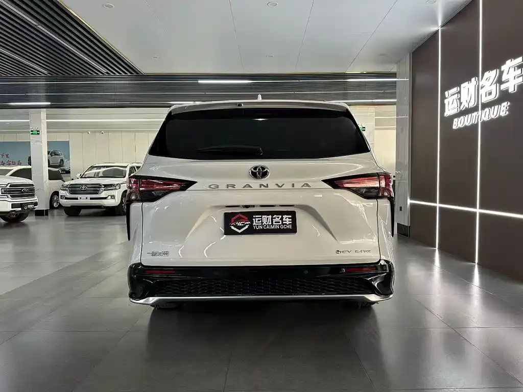 Toyota Granvia 2025 из CN, фото 8