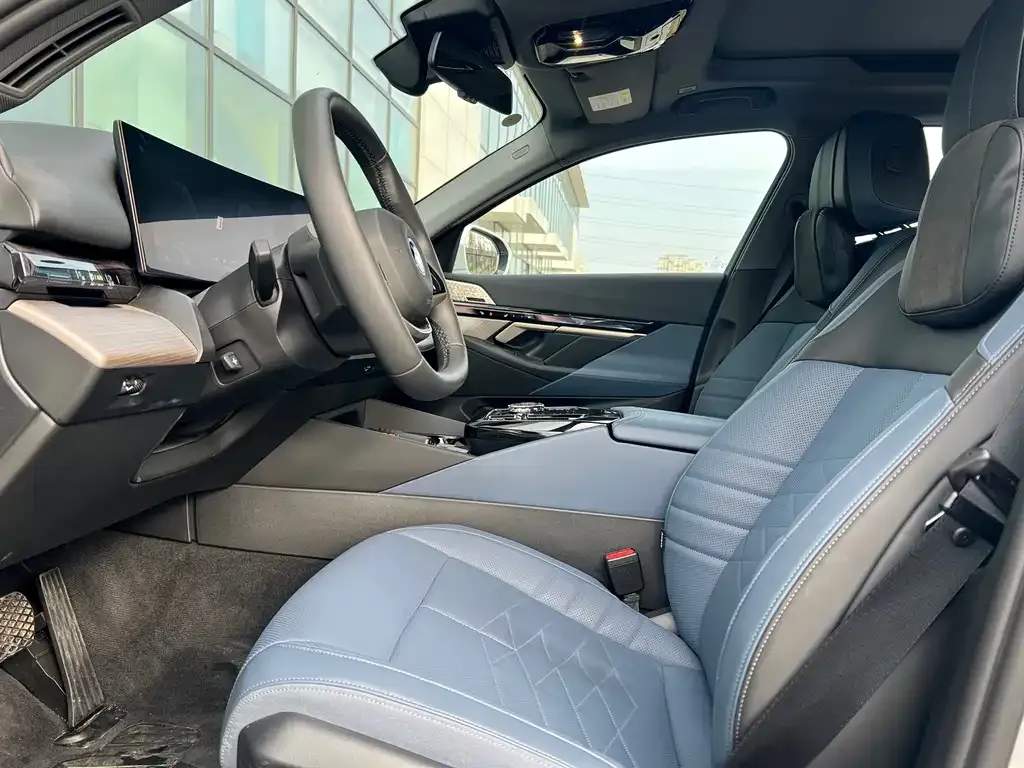BMW i5 — фото 4