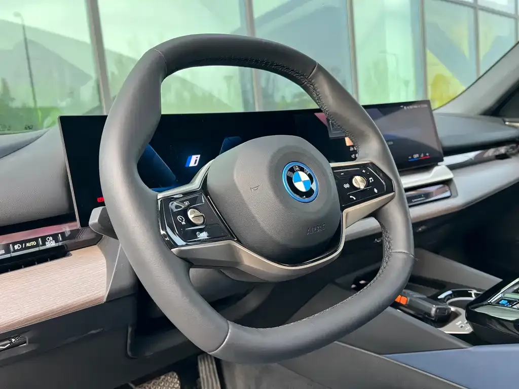 BMW i5 — фото 6