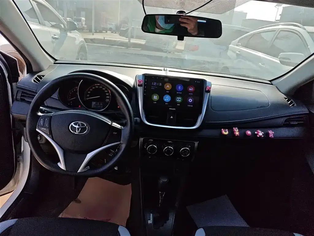 Toyota Yaris L — фото 10