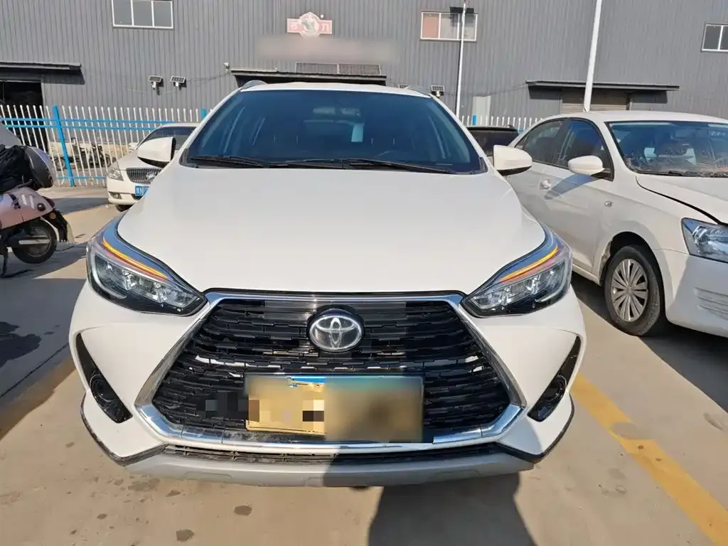 Toyota Yaris L — фото 3