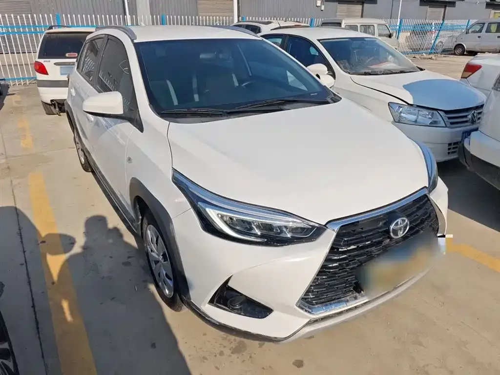 Toyota Yaris L — фото 4