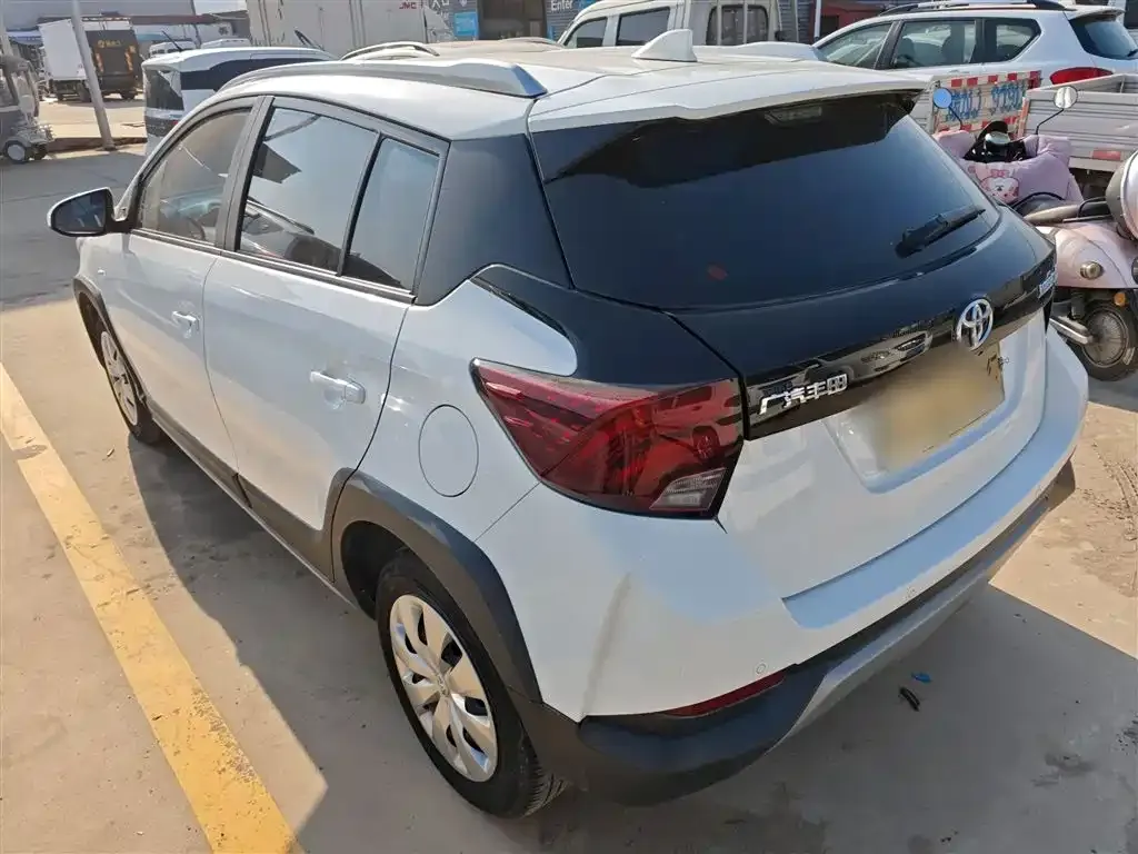 Toyota Yaris L — фото 5