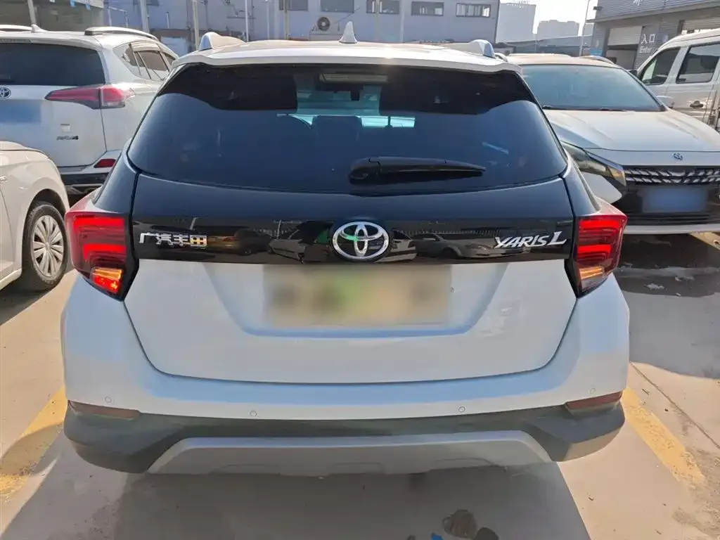 Toyota Yaris L — фото 6