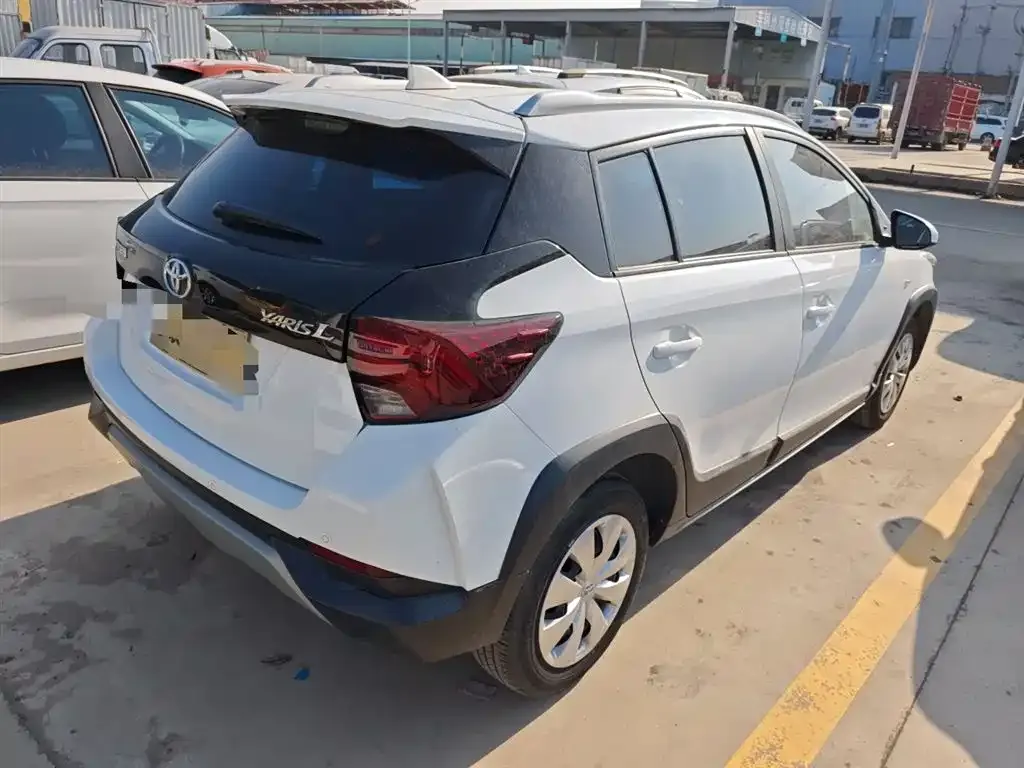 Toyota Yaris L — фото 7
