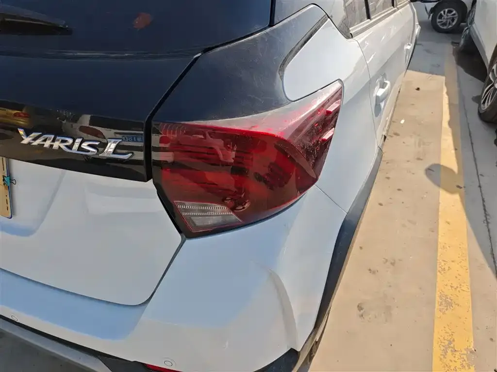 Toyota Yaris L — фото 8