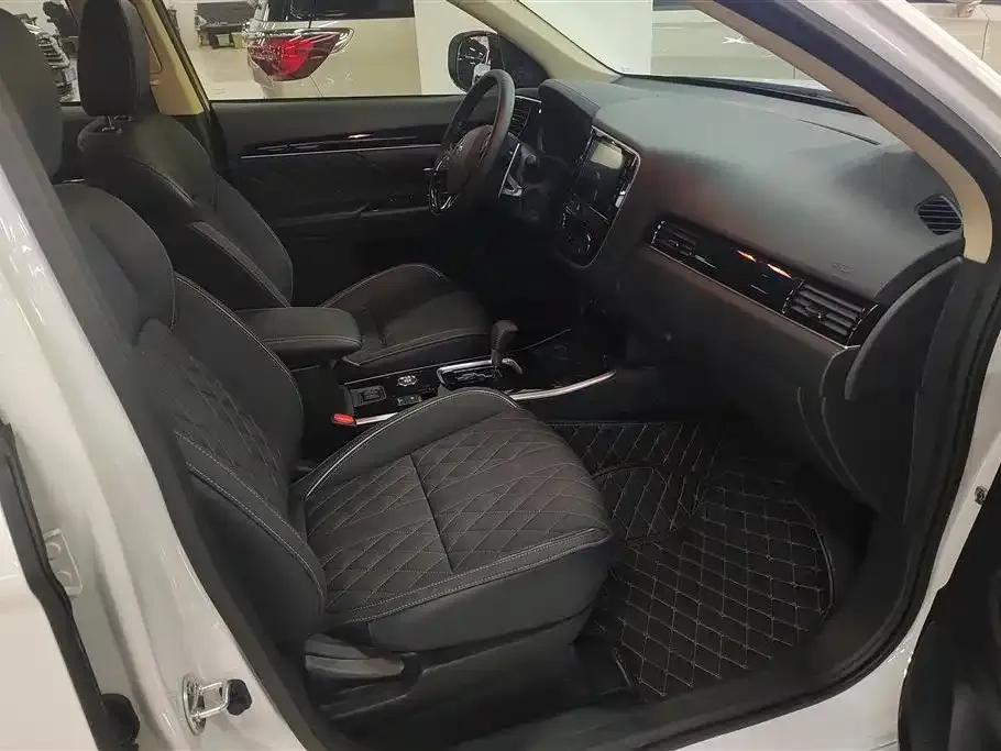 Mitsubishi Outlander 2022 из CN, фото 8