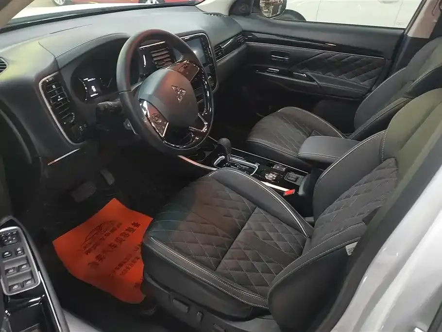 Mitsubishi Outlander 2022 из CN, фото 9