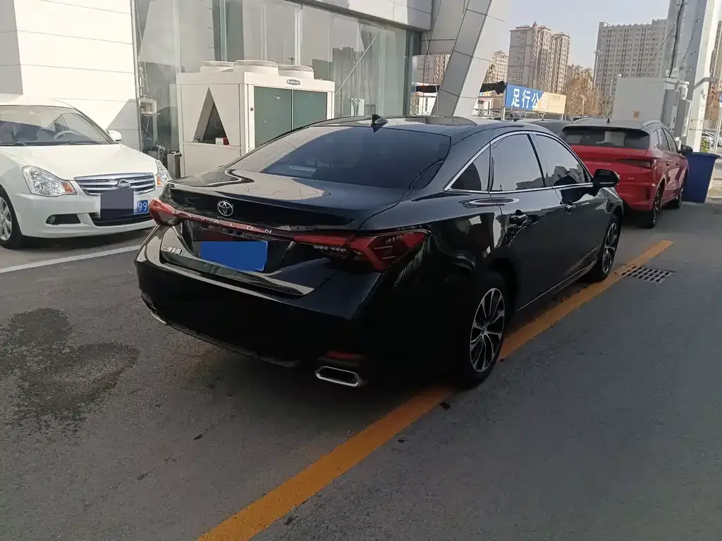 Toyota Avalon 2022 из CN, фото 2