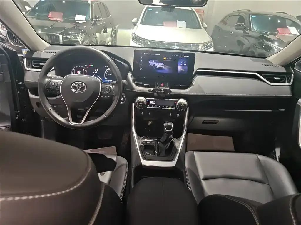Toyota RAV4 — фото 10