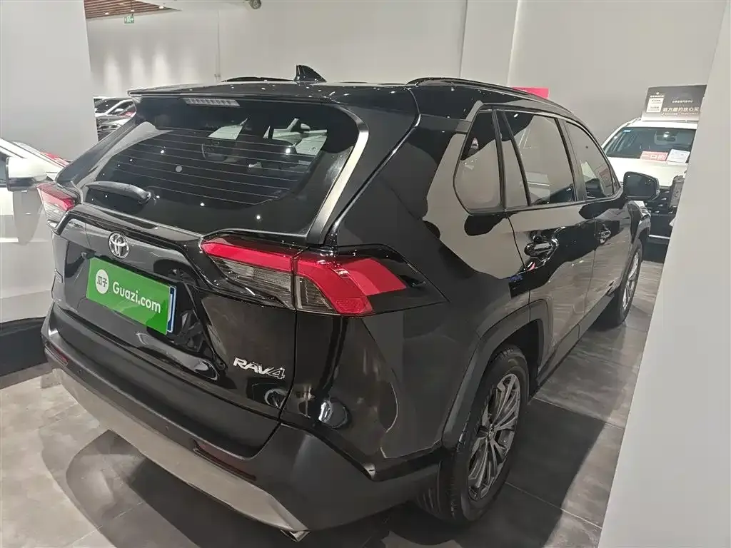 Toyota RAV4 — фото 7