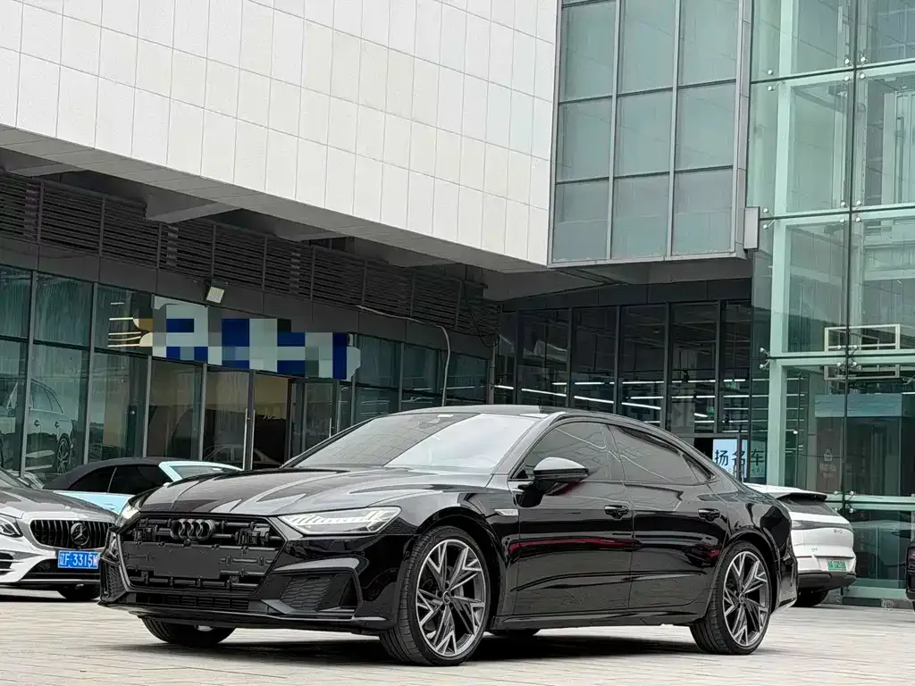 Audi A7L — фото 1