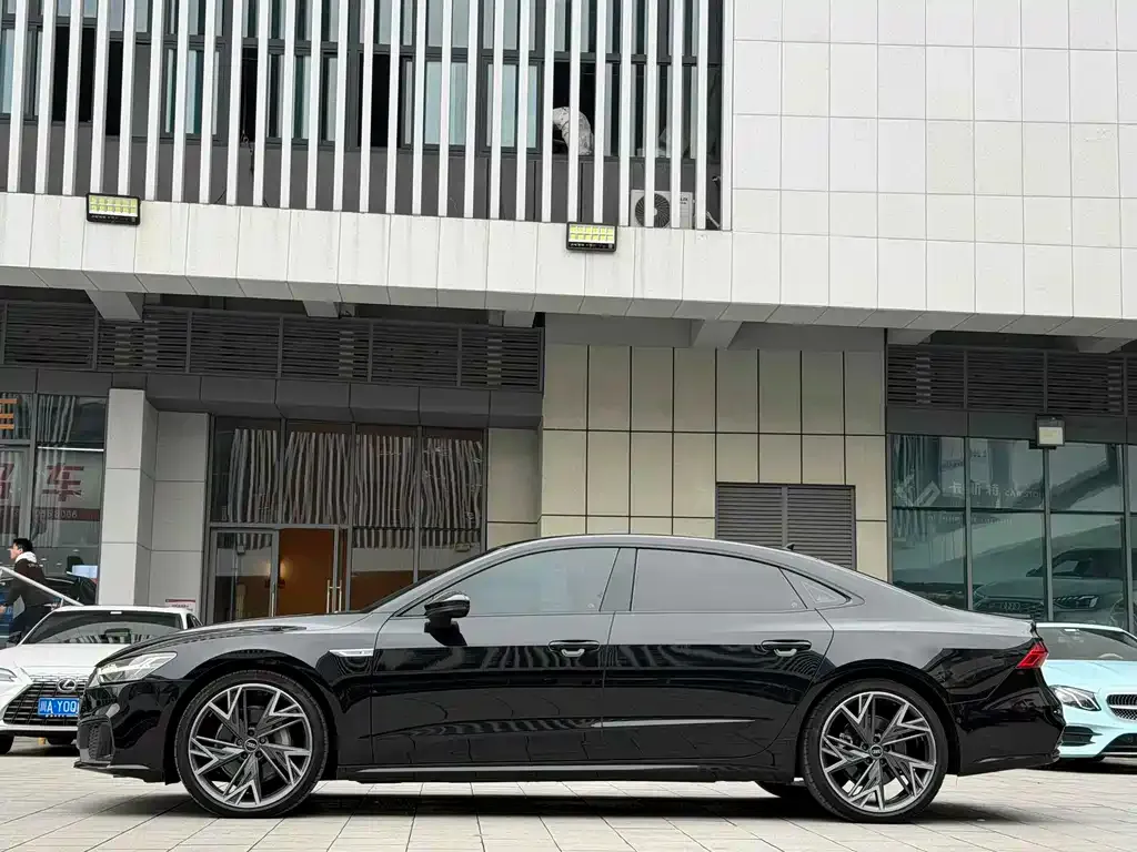Audi A7L — фото 4