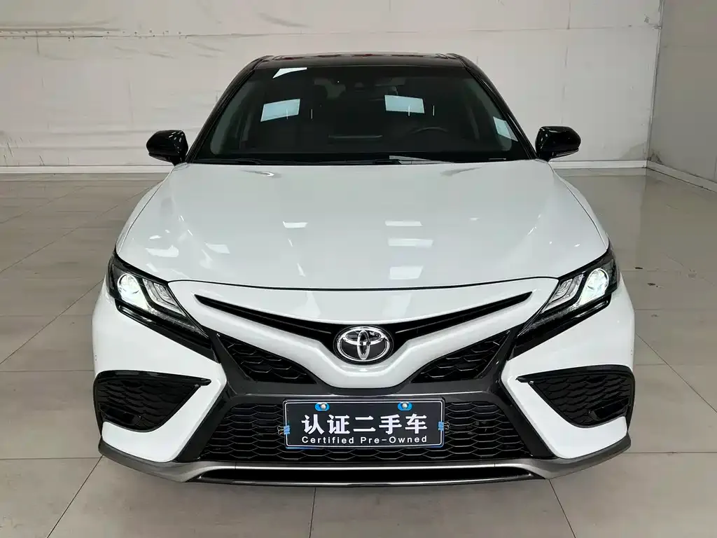 Toyota Camry — фото 2