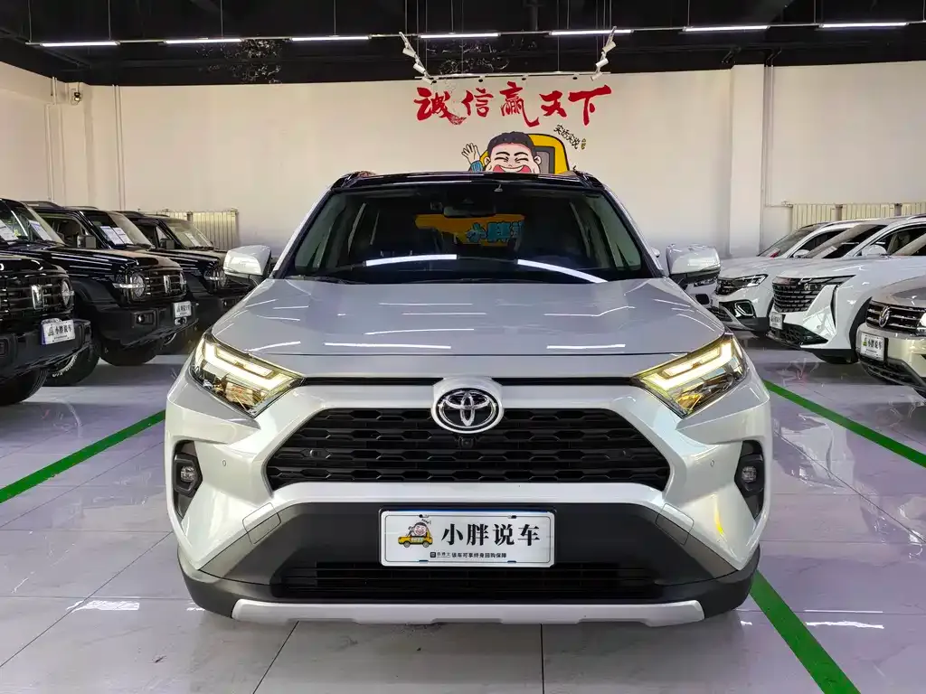 Toyota RAV4 2023 из CN, фото 2