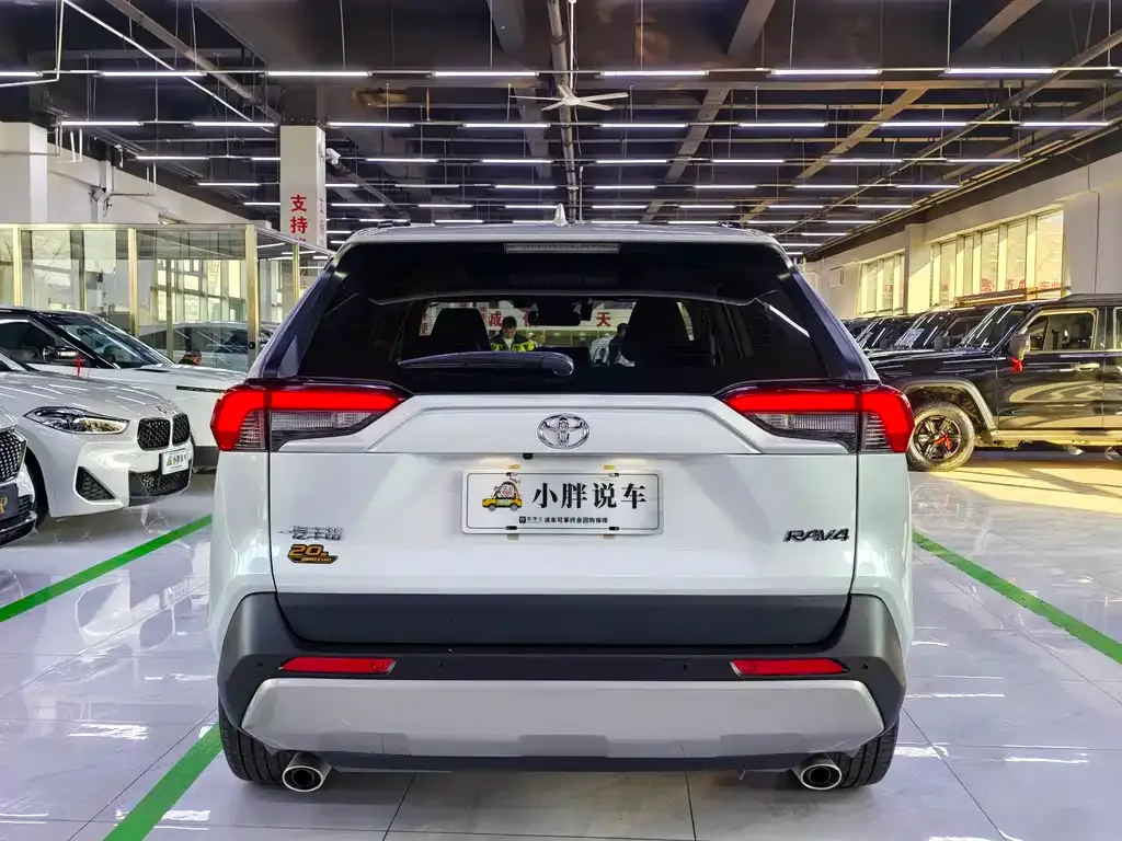 Toyota RAV4 2023 из CN, фото 5