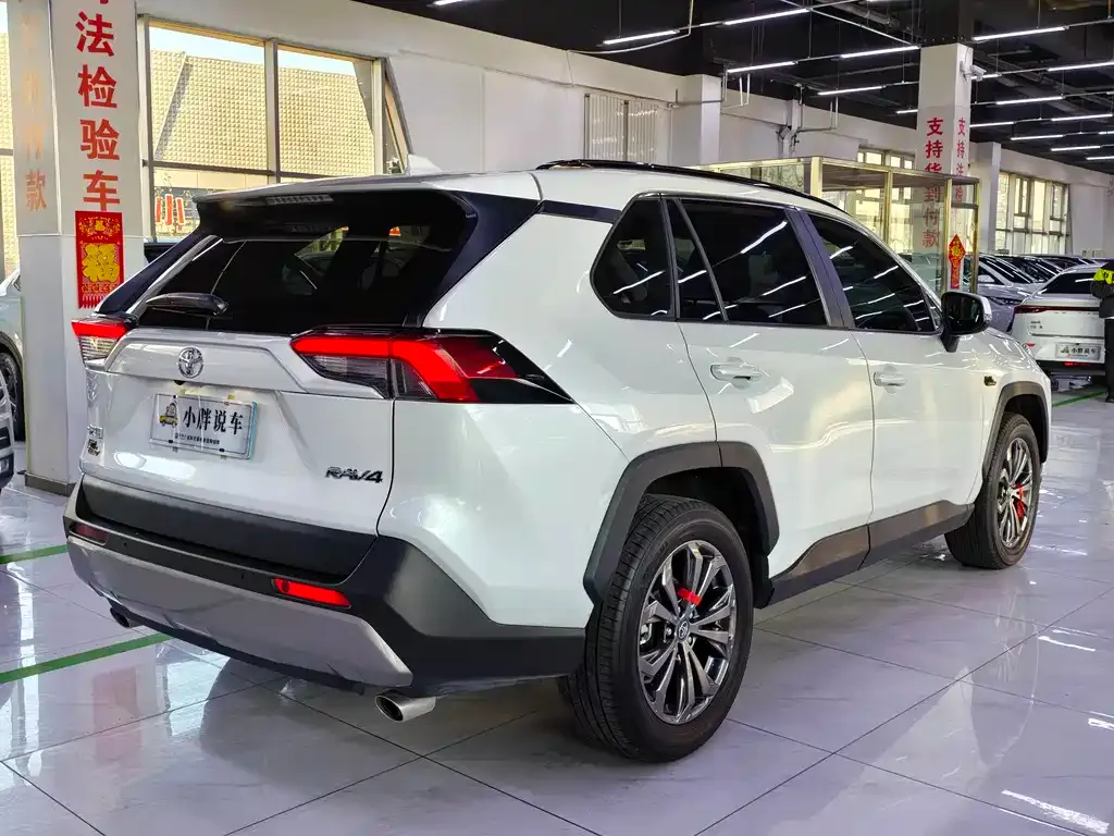 Toyota RAV4 2023 из CN, фото 6